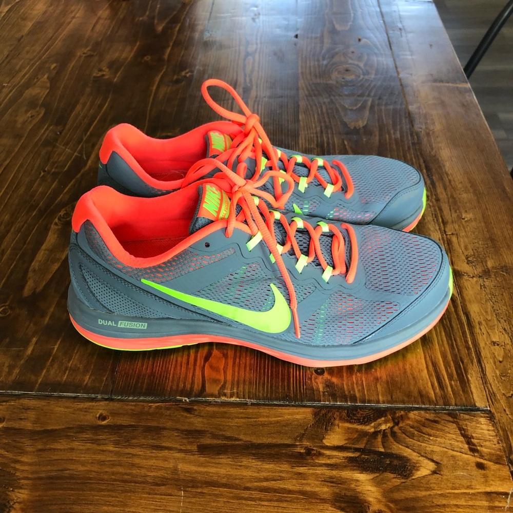 Nike, Women’s Dual Fusion, neon